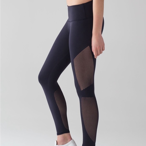 Grey Lululemon Reveal 7/8 Tight Size Small - Picture 3 of 10